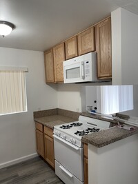 ***2BED - 1.5 BATH*** Fully Remodeled Unit in Burbank, CA - Foto de edificio - Building Photo