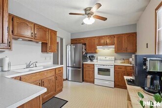 2948 Oxford Dr in Bettendorf, IA - Building Photo - Building Photo