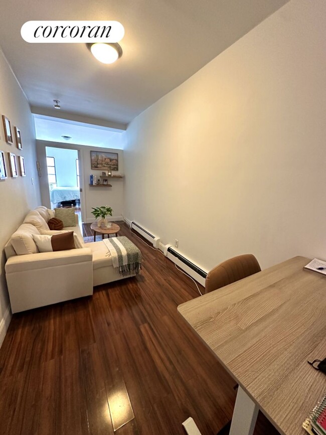 359 W 53rd St in New York, NY - Building Photo - Building Photo