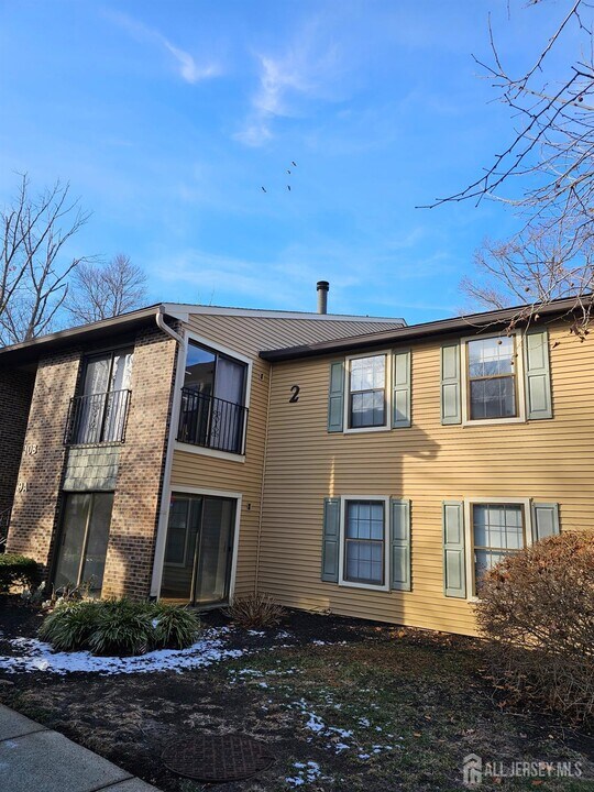 9 W Bluebell Ln in Mount Laurel, NJ - Building Photo