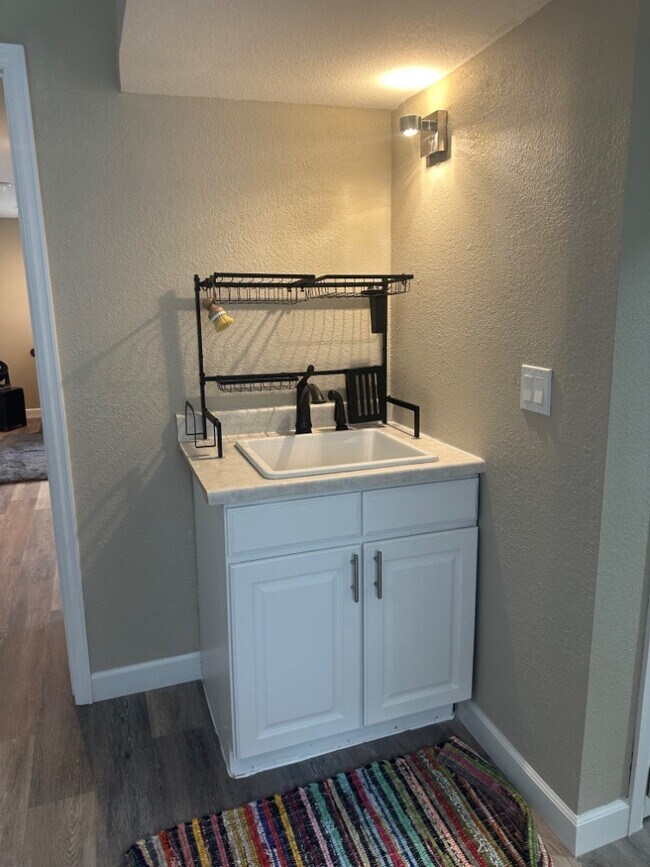 1558 Box Prairie Cir, Unit Basement apartment in Loveland, CO - Foto de edificio - Building Photo