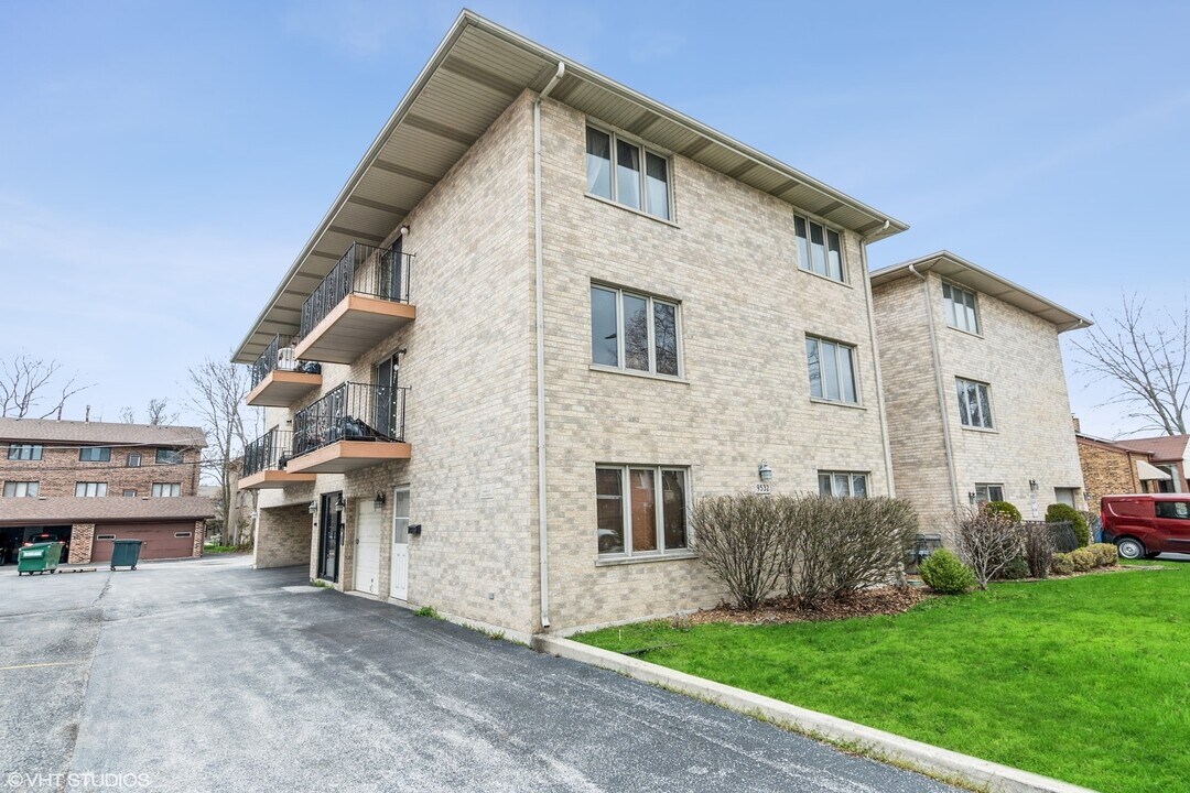 9532 Minnick Ave in Oak Lawn, IL - Building Photo