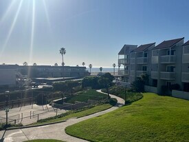 263 S Ventura Rd, Unit 263 in Port Hueneme, CA - Building Photo