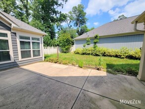 8011 Parknoll Dr in Huntersville, NC - Building Photo - Building Photo
