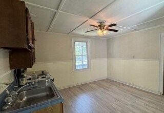 100 Columbia St in Adams, MA - Foto de edificio - Building Photo