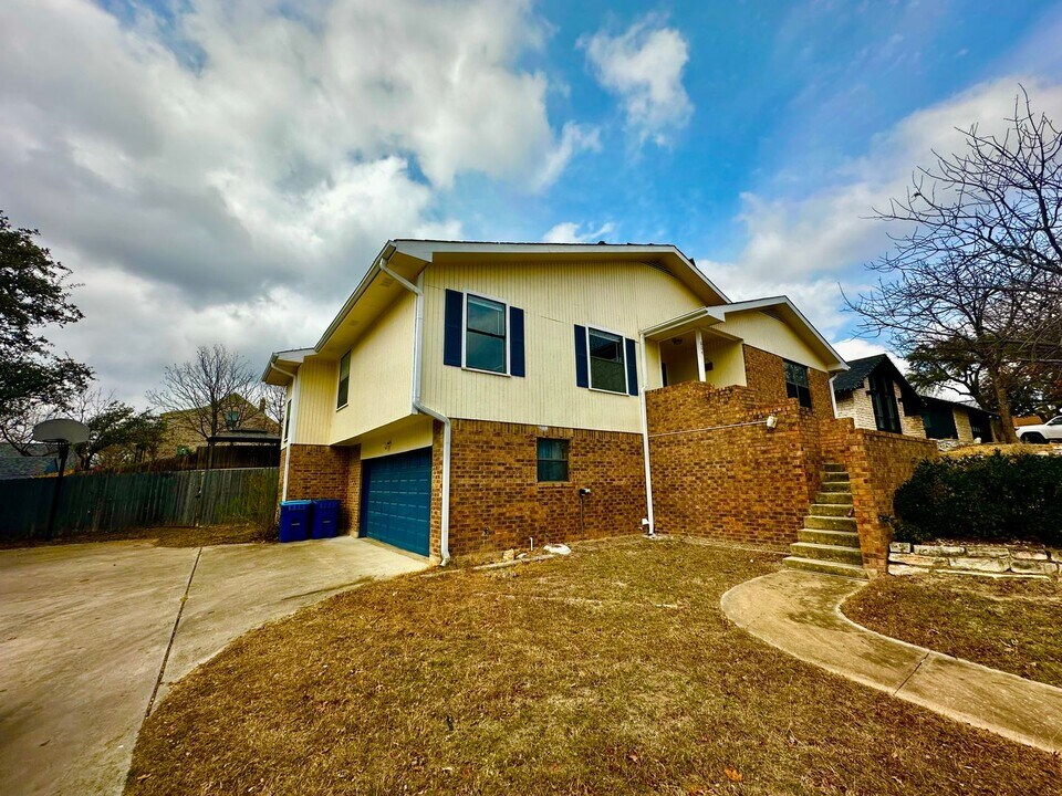 804 Olympic Dr in Kerrville, TX - Building Photo