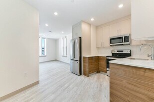 400 Dorchester St, Unit Unit 307 in Boston, MA - Building Photo