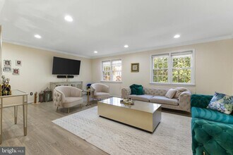 2805 Lafora Ct in Vienna, VA - Building Photo - Building Photo