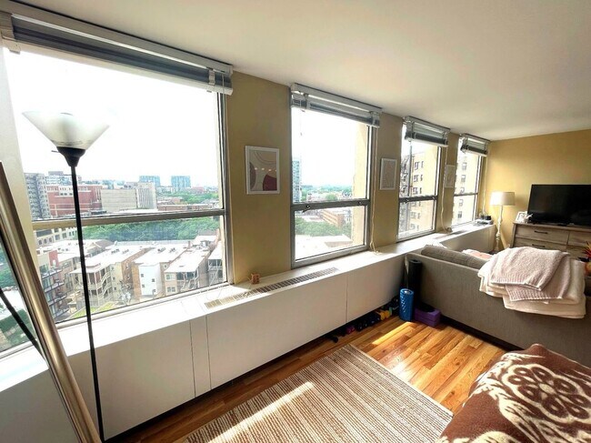 property at 2626 N Lakeview Ave