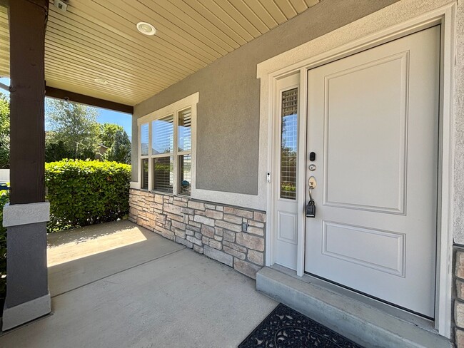 744 Woodleaf Way in Sandy, UT - Building Photo - Building Photo