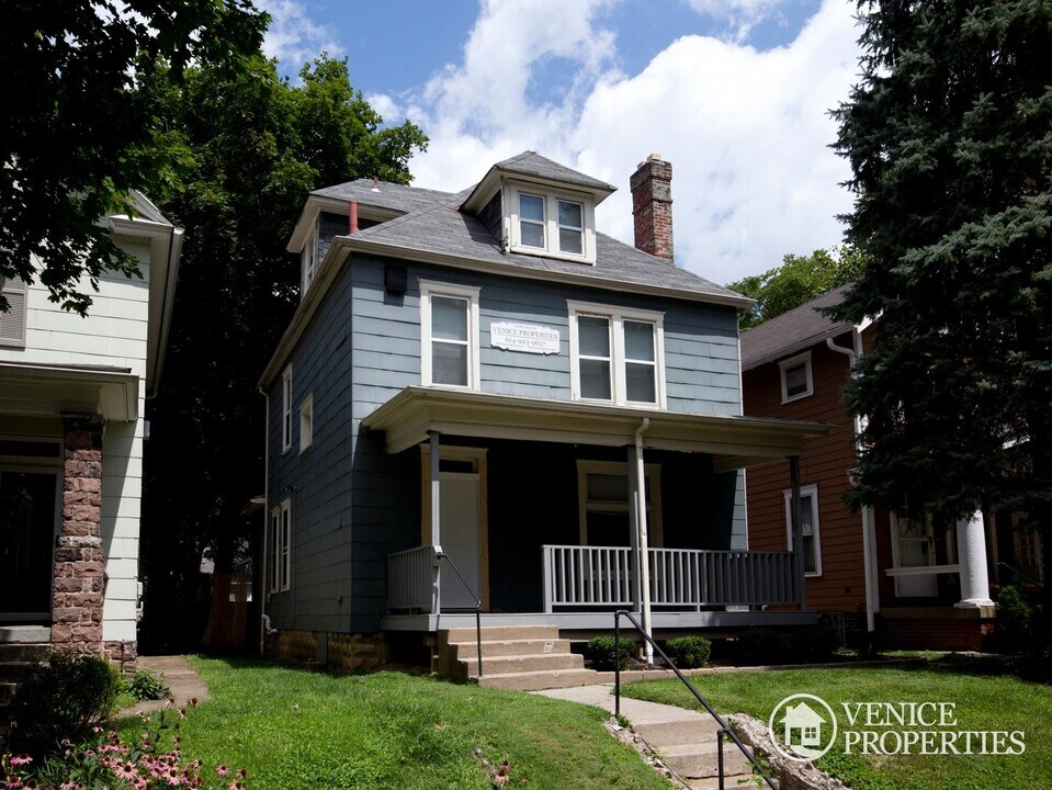 242 E Patterson Ave in Columbus, OH - Building Photo