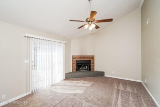 3702 Bartlett Ct in Louisville, KY - Building Photo - Building Photo