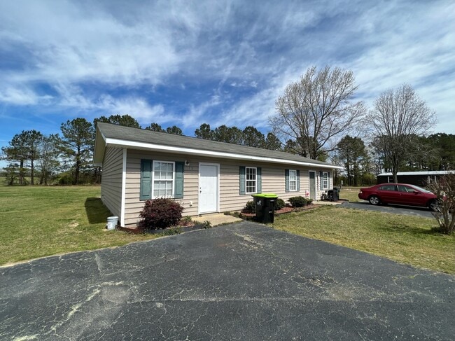 152 Beulah Dr in Pikeville, NC - Building Photo - Building Photo