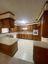 1364 N Dale Ave in Stephenville, TX - Building Photo - Building Photo