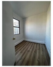 11 Lawrence St in Yonkers, NY - Building Photo - Building Photo