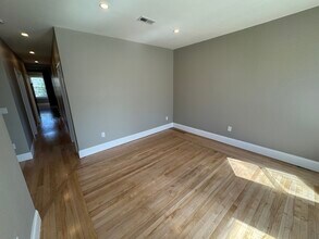 31 Cameron Ave, Unit 3B in Somerville, MA - Building Photo - Building Photo