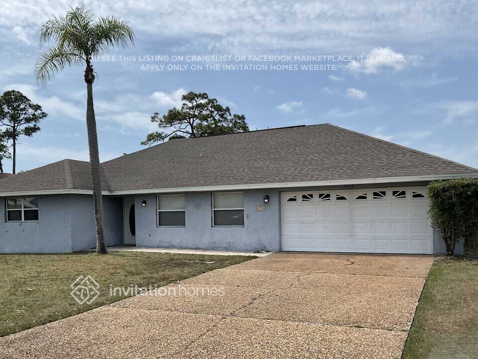 4728 Charing Cross Rd in Sarasota, FL - Building Photo
