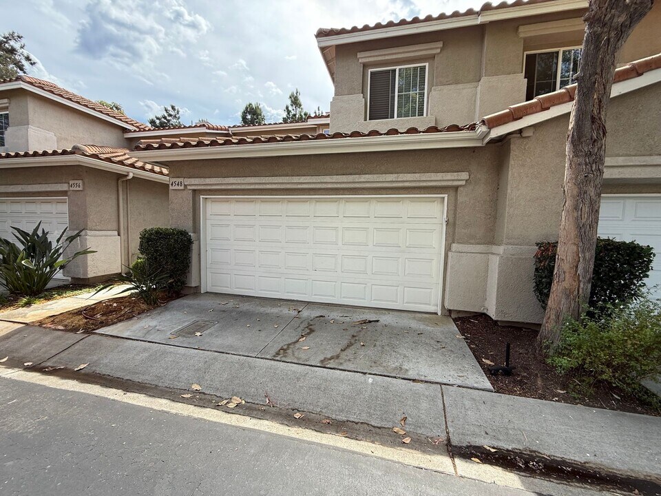 4548 Calle Argolla in Camarillo, CA - Foto de edificio