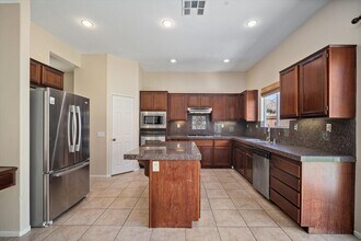 26426 Mare Ln in Moreno Valley, CA - Foto de edificio - Building Photo