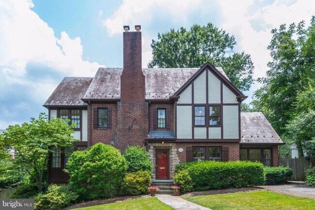 property at 4706 32nd St N