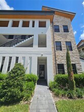 7831 NW 104th Ave in Doral, FL - Building Photo - Building Photo