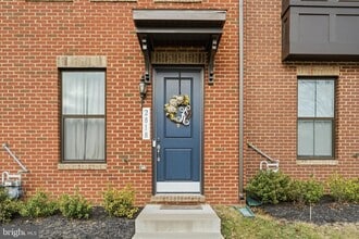2818 Dart Dr in Alexandria, VA - Foto de edificio - Building Photo