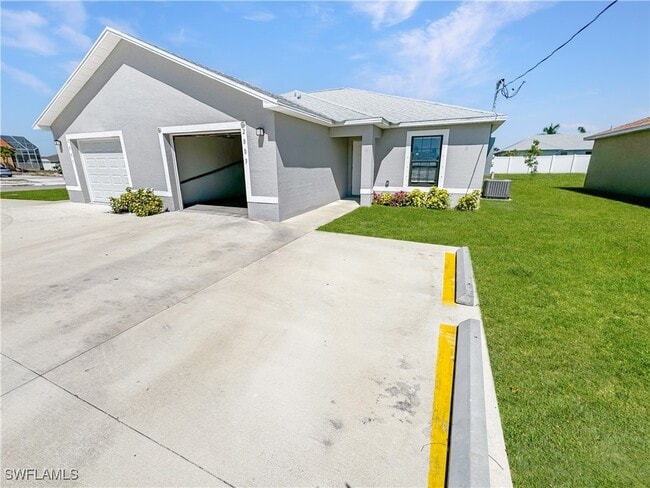property at 2003 Chiquita Blvd S