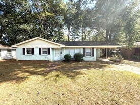2714 Green Oaks Dr in Montgomery, AL - Building Photo