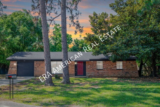 property at 1221 Albuquerque Cir