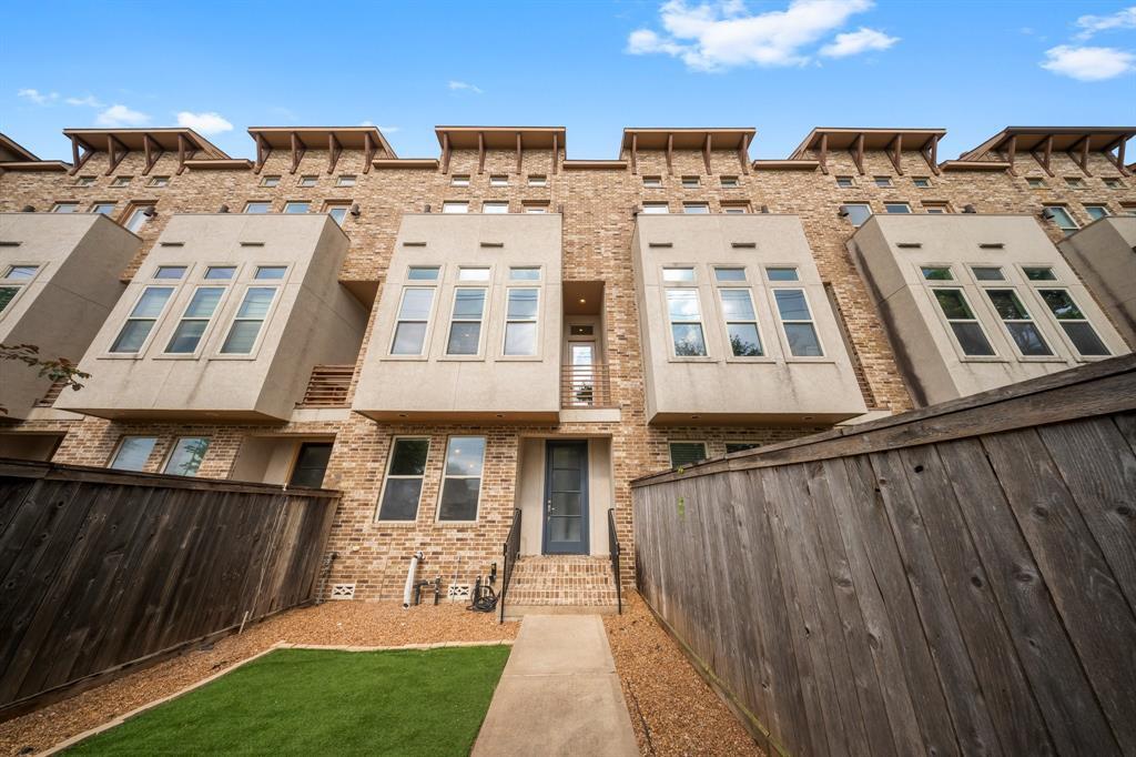 111 E 2nd St in Houston, TX - Building Photo
