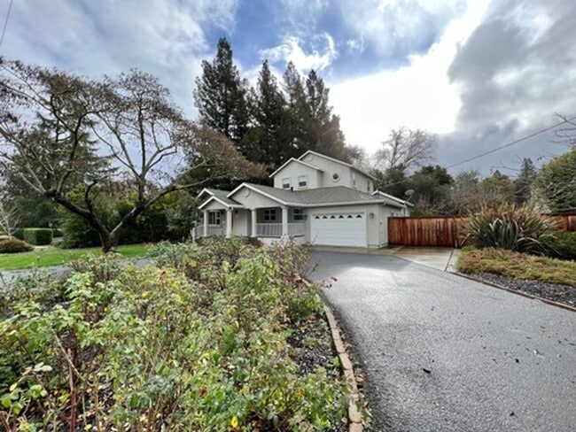 2109 Morlan Dr in Napa, CA - Building Photo - Building Photo