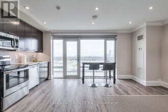 360-2360 Square One Dr in Mississauga, ON - Building Photo - Building Photo