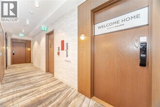 3240 William Coltson Ave in Oakville, ON - Building Photo - Building Photo