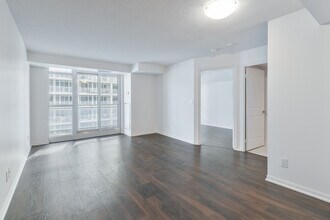 35-1235 Bastion St in Toronto, ON - Building Photo - Building Photo