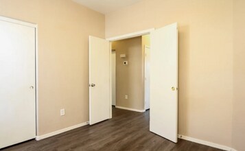 2438 E Mobile Ln in Phoenix, AZ - Building Photo - Building Photo