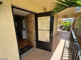 12491 McGregor Blvd in Ft. Myers, FL - Building Photo