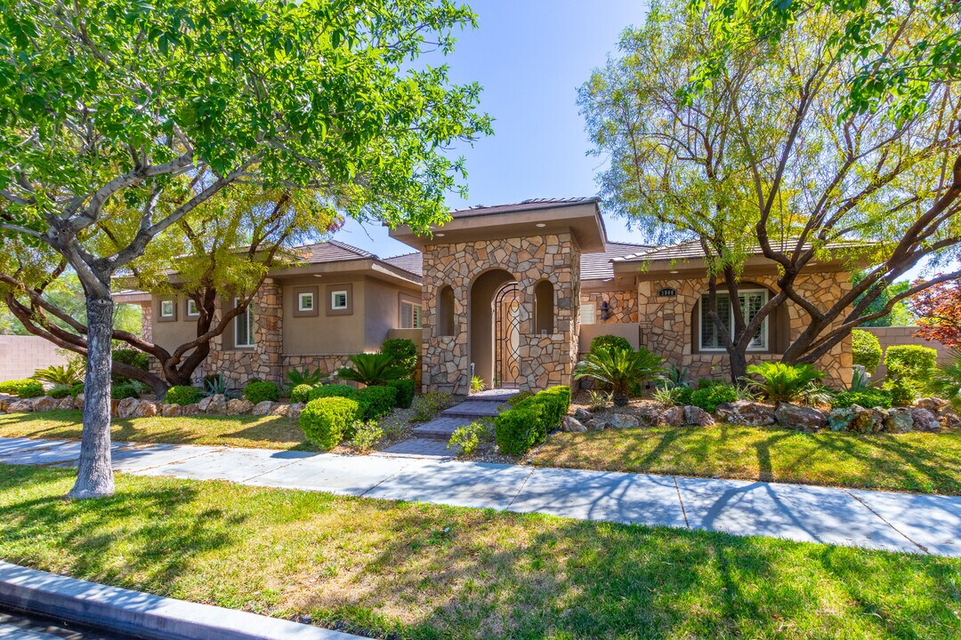 2960 American River Ln in Las Vegas, NV - Building Photo
