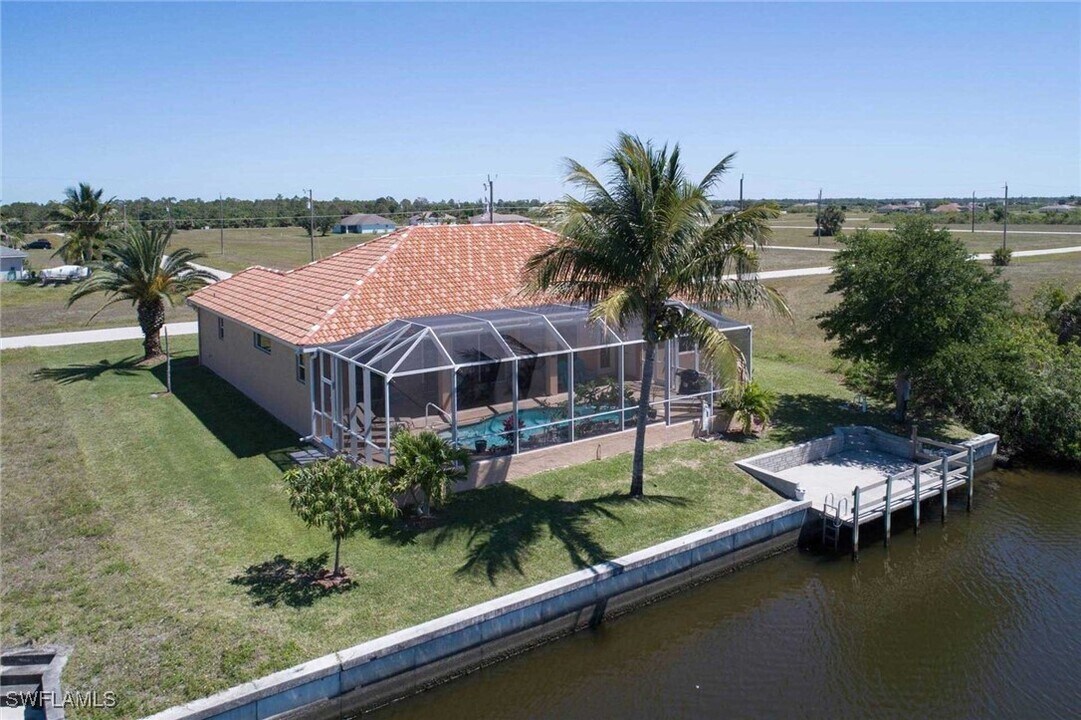 4114 NW 39th Ln in Cape Coral, FL - Building Photo
