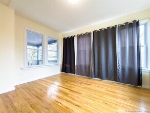 23 Lake St in Waterbury, CT - Building Photo - Building Photo