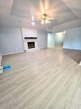 651 Brookside Dr in Cedar Hill, TX - Foto de edificio - Building Photo