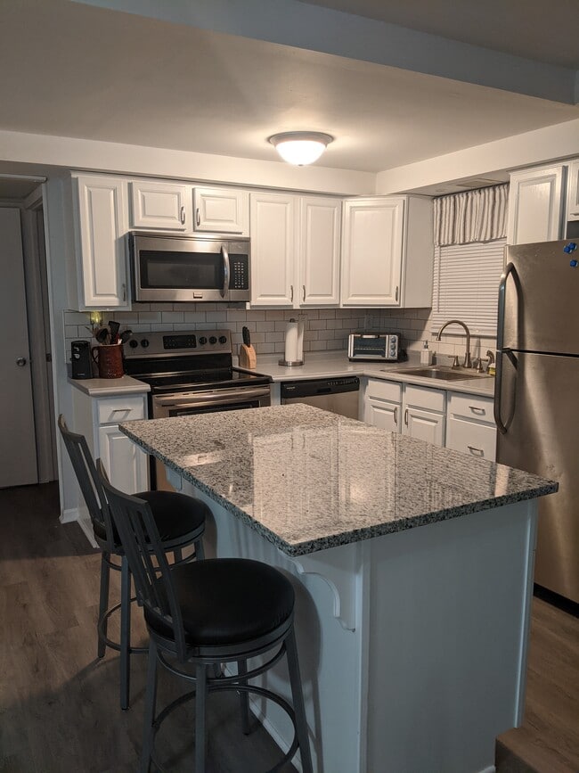 108 Orris St in Munhall, PA - Building Photo - Building Photo