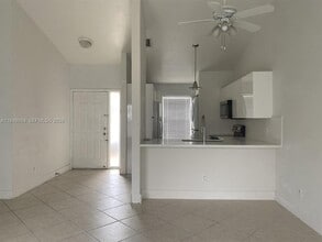 271 SE 8th St in Hallandale Beach, FL - Building Photo - Building Photo
