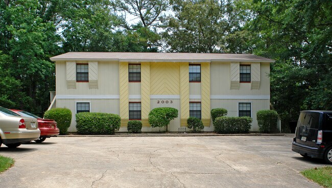 2003 Bradford Ct in Tallahassee, FL - Foto de edificio - Building Photo