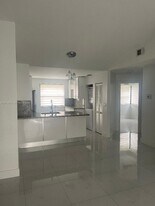 10121 W Sunrise Blvd in Plantation, FL - Building Photo