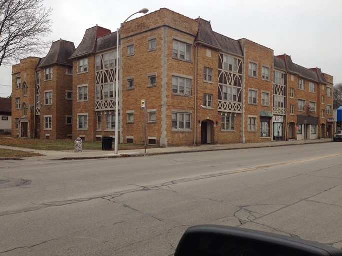 4518 W Burleigh St in Milwaukee, WI - Foto de edificio