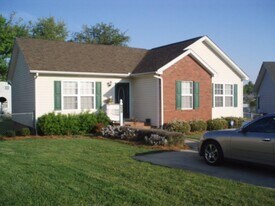 912 Lyme Brook Ln in Charlotte, NC - Building Photo