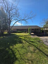 1703 Cypress Dr in Richmond, TX - Building Photo