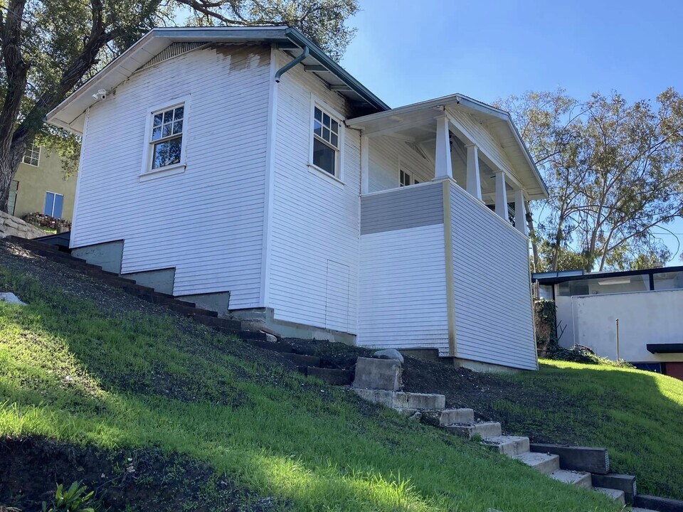 5042 Aldama St in Los Angeles, CA - Building Photo