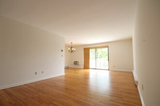 180 Glenbrook Rd in Stamford, CT - Building Photo - Building Photo