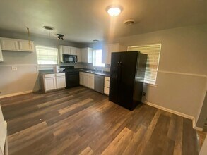 200 Oak Ln in Little Rock, AR - Building Photo - Building Photo